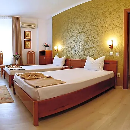 Albatros Mamaia